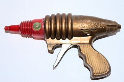 null Razer Ray Gun, en plastique, système à friction. Longueur: 20 cm.