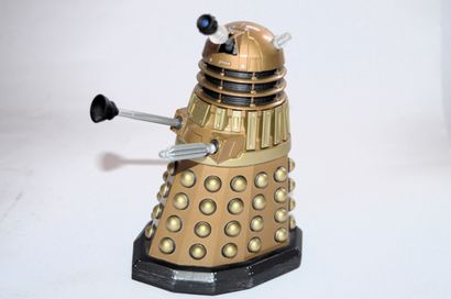 null DALEK IMAGE : Robot de la série TV "Docteur Who", métal et plastique. Hauteur:...