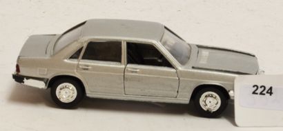 null SCHUCO 1/43, Audi 100, gris argenté (E)