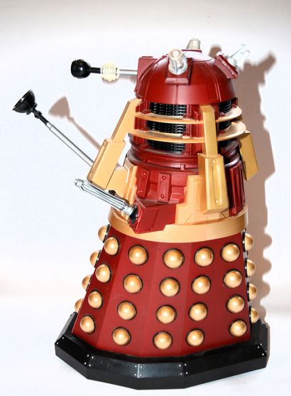 null DALEK IMAGE: Robot télécommandé de la série "Docteur Who", état de marche. Hauteur:...
