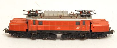 null (3) locomotives 1 suisse, une SNCF et une autrichienne
- LIMA 2D2-5516 verte...
