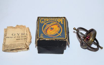 null FB (France): Gyroscope, en boite d'origine (usures). Hauteur: 10 cm.