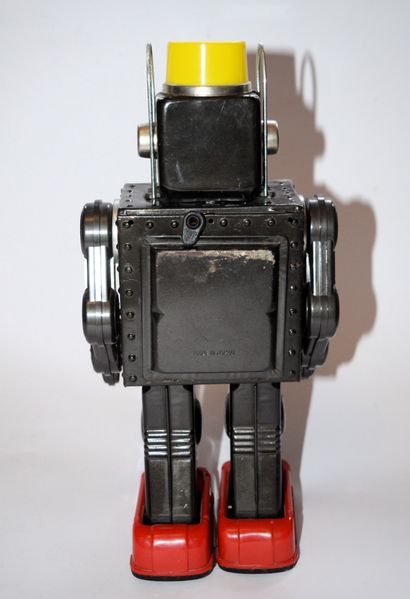 null HORIKAWA: Robot combattant de l'espace, en tôle et plastique. Fonctionne à piles,...