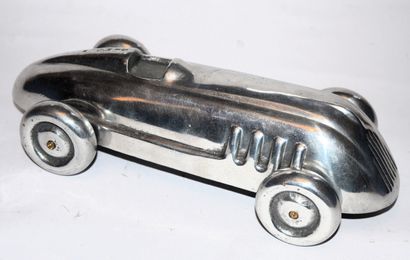 null SAMSLA (? France) : voiture de course des années 30 en aluminium. Longueur:...