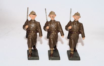 LINEOL LINEOL : 3 soldats Belges en long manterau, en composition. Années 50. Bon...