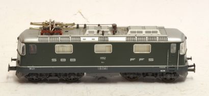 null (3) locomotives 1 suisse, une SNCF et une autrichienne
- LIMA 2D2-5516 verte...