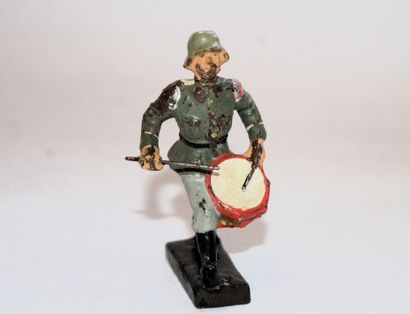 LINEOL LINEOL : Soldat Allemand au tambour, en composition, modèle des années 30,...
