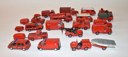 null Ensemble de 18 véhicules de pompier
SOLIDO: Talbot Matra Rancho AS avec sa remorque,...