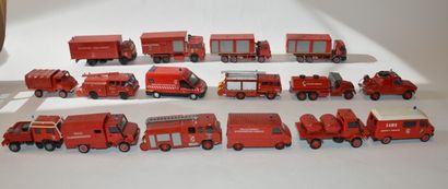 null Ensemble de 16 véhicules de pompier
NZG MODELLE: camion de sauvetage et déblaiement...
