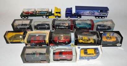 null Ensemble de 40 voitures dont 2 camions + 1 DVD et 1 stand Honda

VOLVO Collection...