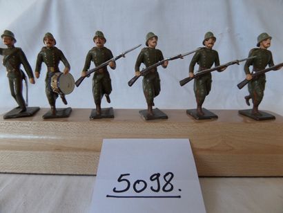 null MIGNOT : Six soldats au combat, en parfait état, circa 1980. 