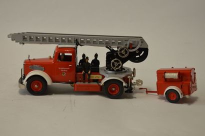 null SCHUCO: Camion de pompier MAN, série limité à 1000 exemplaires. Neuf en boite....