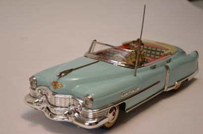 null GAMA: cabriolet Cadillac Gama 300, en tôle, années 50. Complète avec son personnage...