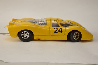 null JOUSTRA: Porsche 917 téléguidée en plastique, jaune, dans sa boite d'origine:...