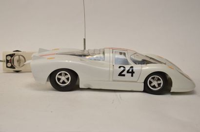 null JOUSTRA: Ligier Porsche 917 radio-commandée dans sa boite d'origine. TBE. Longueur:...