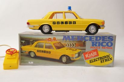 null RICO: Mercedes Benz (Ref. 154) filoguidée, plastique jaune, modèle police. Neuve...