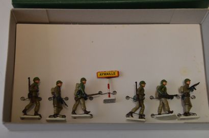  G&W Manufacture de soldats de plomb, Ardennes 1944, 6 GI'S et poteau Aywaille, neuf...