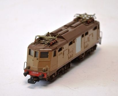 null MÄRKLIN 3035/1, (1960) motrice italienne, BB, brune, 2 pantos, très bel état.

MÄ....