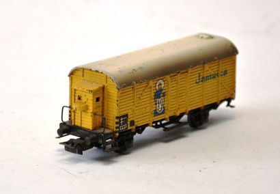 null MÄRKLIN 326/2 wagon fermé , 2 axes, jaune Jamaïca, bel état.

MÄ. 326.2 Güterwagen,...