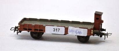 null MÄRKLIN 323/1, 1947, wagon plat, 2 axes, cabine de serre-freins, bon état.

MÄ....
