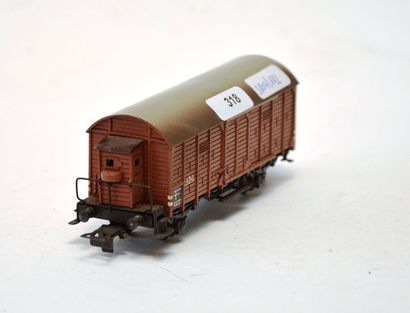 null MÄRKLIN 320/1, 1947, wagon fermé, brun, 2 axes, bon état.

MÄ. 320.1 (1947)...