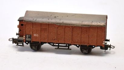 null MÄRKLIN 320/2 1950, wagon fermé, brun, 2 axes, état valable.

MÄ. 320.2 (1950)...