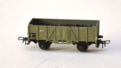 null MÄRKLIN 311S5 (1948) wagon ouvert, gris, chargé de vrai charbon, bon état.

MÄ....