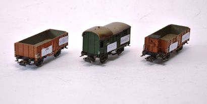 null MÄRKLIN (3) wagons marchandises, brun, deux axes :

- 311/2 wagon ouvert (1950)

-...