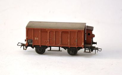 MÄRKLIN 316/1 (1947) wagon fermé brun, cabine...