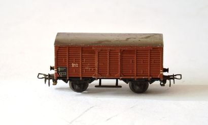 MÄRKLIN 312/01(1948-49) : wagon fermé brun,...