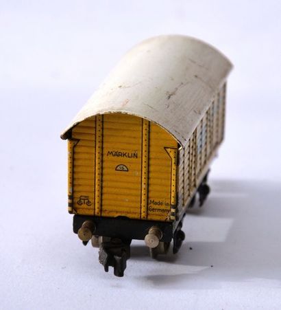 null MÄRKLIN 382/2 version (+/-1936), wagon à bananes FYFFES, jaune, toit blanc,...