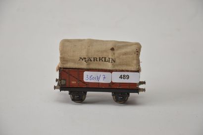 null MÄRKLIN réf 363, 1ere version (1936), 2 axes, wagon brun bâché, MÄRKLIN, attelage...