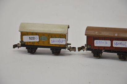 null MÄRKLIN (3) wagons de marchandises, attelage 2 : 

- 382/3 wagon bananes FYFFES,...