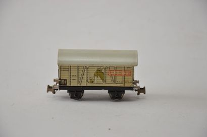 null MÄRKLIN 388/2 wagon GAMBRINUS blanc attelage 3, bon état.

Mä. 388.2 (2) (1938-39)...