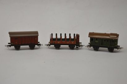 MÄRKLIN (3) wagons de marchandises attelage...