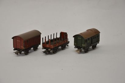 null MÄRKLIN (3) wagons de marchandises attelage 5, (1950): 

- 372/1 rangers attelage...