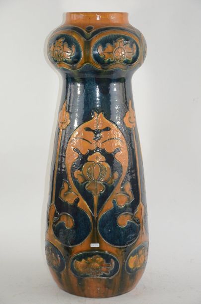 null Vase en grès vernissé, dans un style Art nouveau, haut 85cm, marque des initaile...