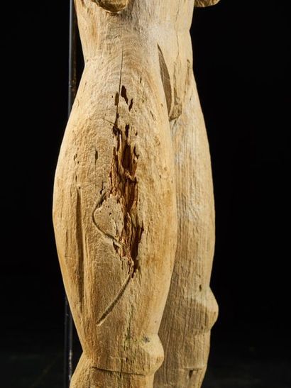 null Statue d'ancêtre Massim, Iles Triobad, Milieu XXeme siècle, 88x20 cm, Provenance...