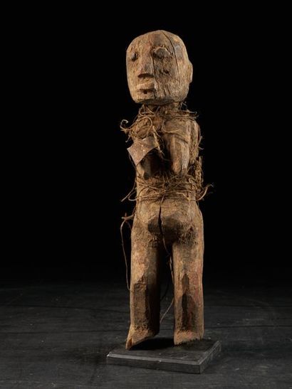 null Fétiche Fon, Benin, 1ere partie du XXeme siècle, 37x7 cm, Provenance : Ex. collection...
