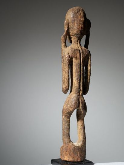 null Statue Makondé, Mozambique, 1ère partie du XXe siècle, Provenance : Ex. collection...