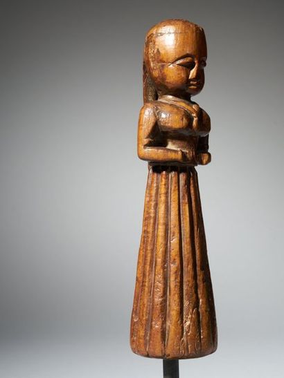 null Statue figurative féminine, Inde, 1ère partie du XXe siècle, 15x16x8cm, Provenance...