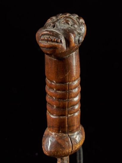 null Couteau Bamiléké, Cameroun, Milieu XXe siècle, 41cm, Provenance : Ex. collection...