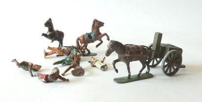 null Varia de soldats de plomb usagé, dont un chariot tiré par un cheval ; probablement...