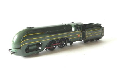 null CAM locomotive carénée belge type 12, modèle 221, tender 4 axes, verte lignes...