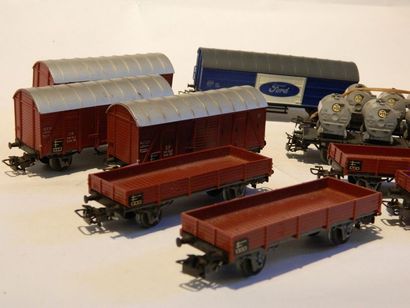 null MÄRKLIN (10) wagons construits : 

4937/1 wagon fermé FORD

4905/1 2x (1959-63)...