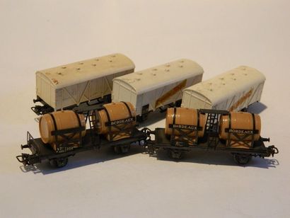 null MÄRKLIN wagons construits (5), fermés blancs et foudre :

4908 /1 (1960-67)...