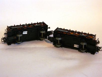 null MÄRKLIN (2) wagons, 2 axes réf 4657

4657/1 (1969) wagon chargé de bonbonnes

4657/3...