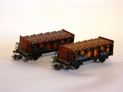 null MÄRKLIN (2) wagons, 2 axes réf 4657

4657/1 (1969) wagon chargé de bonbonnes

4657/3...