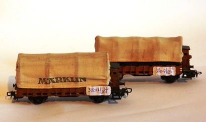 null MÄRKLIN (2) wagons marchandises 322 baché.

- 322/4 (1952) wagon bâché, 2 axes,...