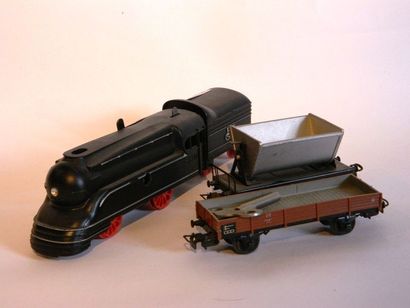null MÄRKLIN S870/2 (1954) train mécanique comprend :

locomotive 020 mécanique,...